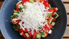 Инфлацията мощно нахлу в кръчмите: Салатката, без ракийката, удари 14 лв.