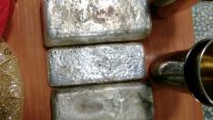 Митничари откриха около 9 килограма контрабандни сребърни кюлчета и чаши в тайници на кола