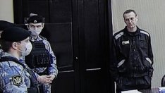 Измъчвали Навални в затвора, а след това замели следите си