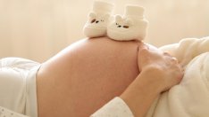 Лекари препоръчват на българките: Раждайте преди 30 г., след това се стига до инвитро