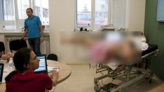 Симулатор за естествено раждане учи млади акушер-гинеколози във Варна