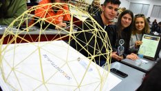 Мостове от спагети носят 13-килограмови тежести (СНИМКИ)