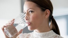 Пийте повече вода, съветва уролог