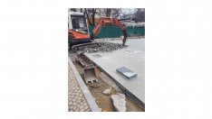 Разбиват бетона в двора на бул. „Сливница“ № 20 във Варна