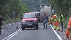 Автомеле с цистерна, микробус и две коли в Кресненското дефиле