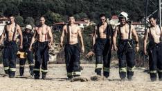 Близо 7000 лева събра еротичният календар на варненските пожарникари