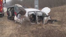 "Ауди" и служебна "Дачия" в пътно меле. Тежък удар, тапи и четирима в болница