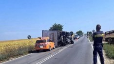 Бус се обърна на път близо до Варна