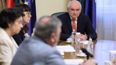 МОН са готови да въведат онлайн обучение заради коклюш