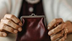 Газа скача с 25%, пенсионерът страда