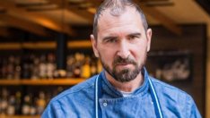 В затвора е, но не на печката. Шеф Токев остави тигана, а е с... катетър. Болен е!