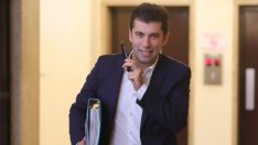 Петков се възхити от Зеленски. Поздрави го по телефона за лидерството и куража