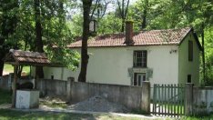 Крадци посегнаха на манастир