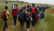 Между 100 и 200 мигранти атакуват границата ни всеки ден