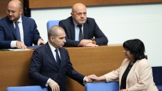 Гроздан Караджов санкционира пилота, свалил дете в инвалидна количка от самолет