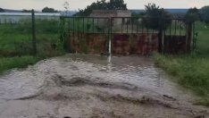 Порой в Шкорпиловц: Отнесени пътища и наводнени дворове