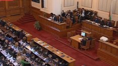 До декември – какво ще се случи: Правителство, политики, протести...