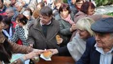 Събират храна и средства за хора в нужда в центъра на Варна