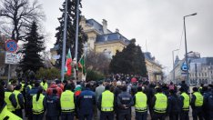 „Възраждане” пак протестира