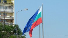 Община Варна ще поднови флаговете на България и ЕС на пилоните до спирка „Почивка“