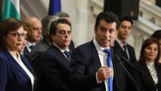 "Продължаваме Промяната"! Преговорите за кабинет стартират днес с БСП