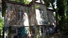 Къщата на Антон Новак във Варна тъне в разруха