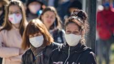 Маски долу! Вижте къде падат ограниченията и за кого (ВИДЕО)