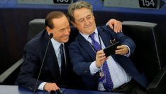 ЕП обича Берлускони, посрещнаха го като звезда!  