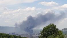 Текстил, пластмаса и полиетилен горяха край Девня