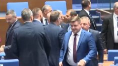 Напрежение в парламента! Депутати се блъскат и обиждат