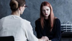 Спипаха 17-годишна дилърка при сделка във Варна