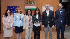 Наградиха изявени варненски ученици