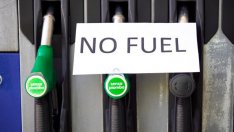 Бензинджийски драми: Вече затварят нощем, а съкращават и персонал