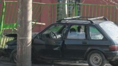 17-годишен дрогиран шофьор се заби в ограда след гонка с полицията в Разградско