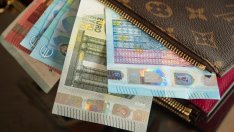 Как търговците в другите държави се справиха с връщането на ресто в евро?