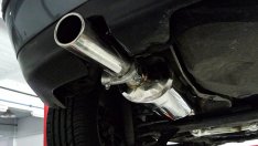 Пиян опита да прави секс с ауспуха на кола