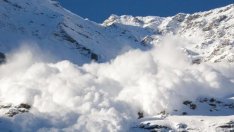 Лавини дебнат в планините