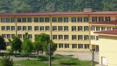 Тъпунгер, говедо... крещи учителка на първолаци. Какво ще я правят?