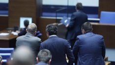 Опозицията готви първия вот на недоверие към кабинета "Желязков"