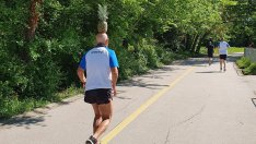 Участник с ананас на главата събра погледите на Варненския маратон