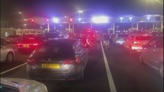 Границата между Франция и Великобритания се задръсти от чакащи