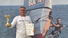 На 56 години Кристиян Ивковски от Варна отново стана републикански шампион по уиндсърф