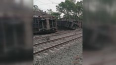 Товарен влак дерайлира на гара Нова Загора