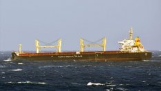 Боен кораб на индийските ВМС е бил обстрелван от пирати на кораба "Руен"