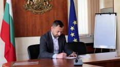 Ремонтират центъра на Вълчи дол