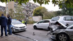 Гонка в Разград: Неадекватен с "Пежо" потроши коли и патрулки (ВИДЕО)