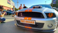 Парад на американски автомобили „събра очите“ на варненци (Снимки)