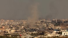 Израел подлага предградията на град Газа на масирани удари