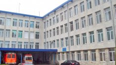 Пешеходец се хвърли върху движещ се автомобил