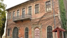 Благотворителен базар се провежда в Музей за нова история на Варна